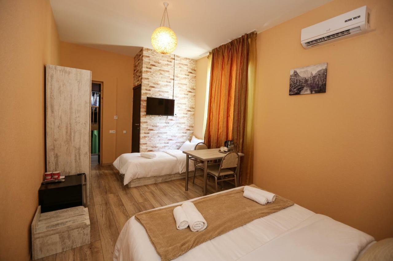 Hotel 2Floors Tbilisi Ngoại thất bức ảnh